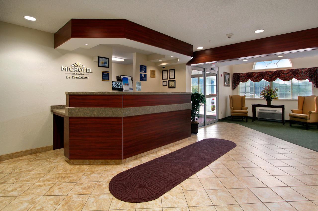 Microtel Inn And Suites Gassaway Interiér fotografie